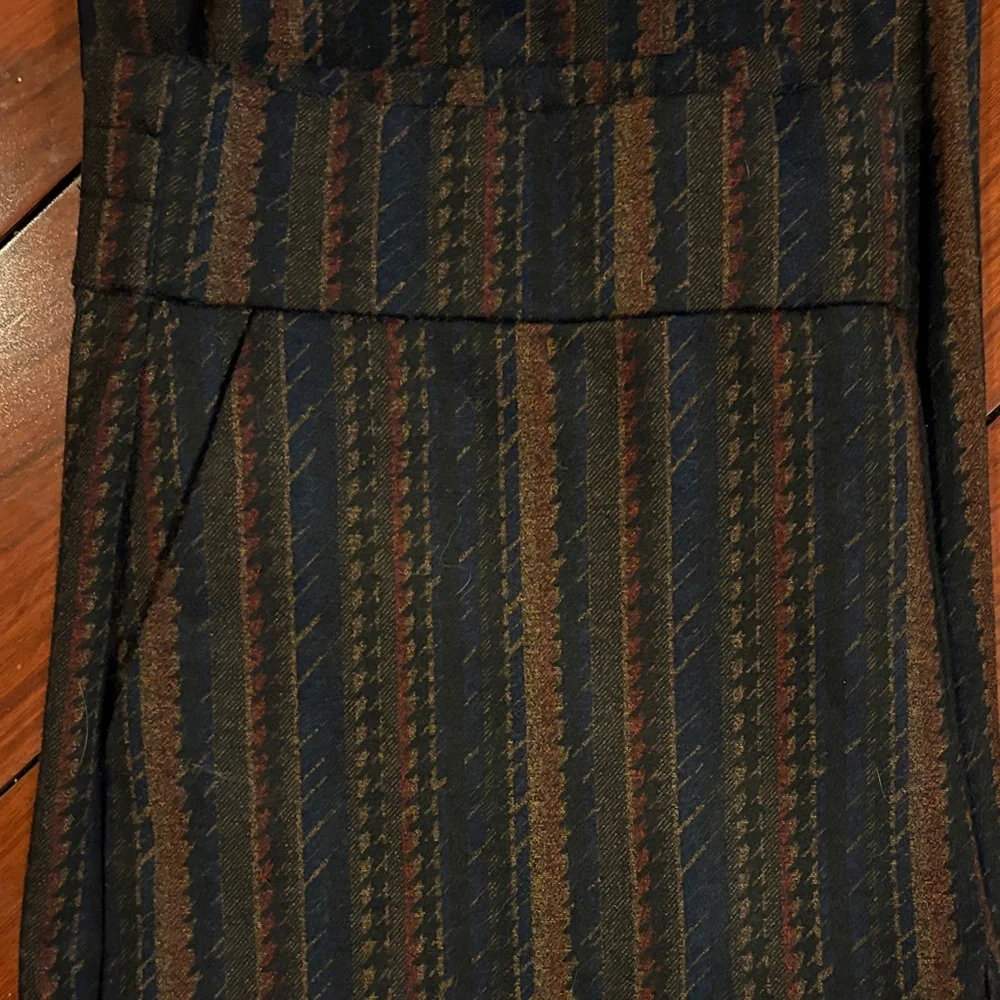 Liverpool Women's Wide Leg Stripe Cropped Pants in Black and Brown - Picture 5 of 5